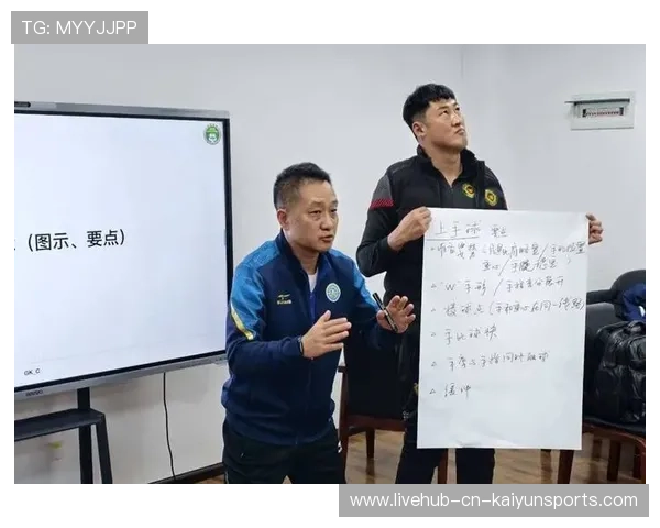 裁判与教练交流会增强规则理解与执行一致性,对裁判判罚有异议,教练员可以上场和裁判沟通 裁判与教练交流会增强规则理解与执行一致性,对裁判判罚有异议,教练员可以上场和裁判沟通